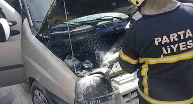 Isparta'da seyir halindeki araç aniden alev aldı