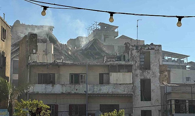 İsrail ordusu Beyrut'un güneyini vurdu, bir bina yıkıldı