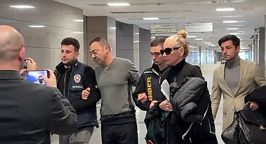 İstanbul'da 'yasadışı bahse teşvik' iddiasına yönelik başlatılan soruşturmada kapsamında gözaltına alınan şarkıcı Serdar Ortaç, tutuklanması talebiyle mahkemeye sevk edildi.