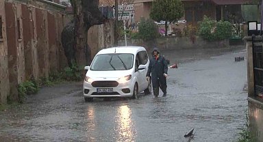 İstanbul'u şiddetli yağış ve fırtına esir aldı