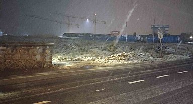 İstanbul'un yüksek kesimlerinde kar yağışı etkili oldu