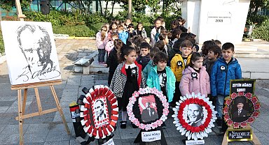 İstanbul'da Bakırköylü minikler Ata'sını andı