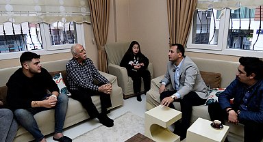 izmir Bornova'da samimi ev ziyareti