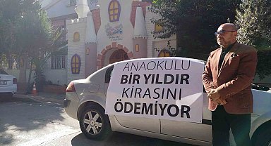 İzmir'de anaokulu önünde şaşırtan pankart