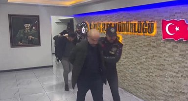 İzmir'de düşük ayarlı altınlarla kuyumcuları dolandırdılar