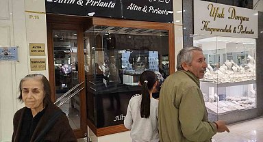 İzmir'de vatandaşlardan emanet altın alan kuyumcu kayıplara karıştı