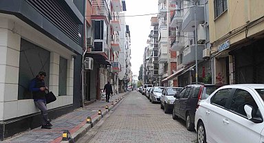 İzmir'de zehirlenmenin olduğu sokakta endişe sürüyor, bazı aileler evlerine yerleşmedi