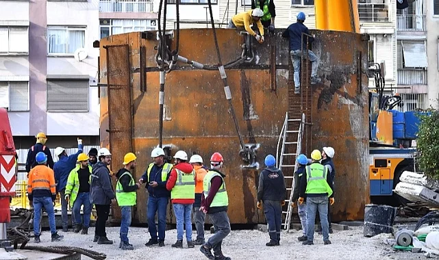İzmir'de dev makine yeni rotası için taşınacak