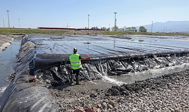 İzmit Körfezi'nden 1 milyon metreküp çamur çıkarıldı