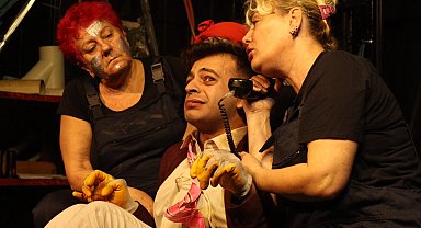 İzmit'te 'Japon Kuklası' oyununa yoğun ilgi