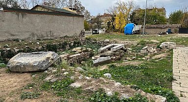İznik'te tarihi mezarlık harabeye döndü