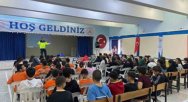 Jandarma ekipleri bilgilendirme çalışmalarını sürdürüyor