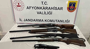Jandarmadan ruhsatsız silah baskını