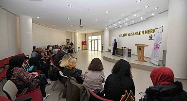Kadın yazarlar ile kadın kitapseverler Osmangazi'de buluşuyor