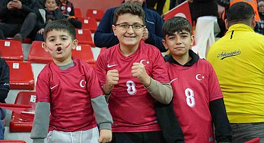Kadir Has Stadı'nda milli maç coşkusu