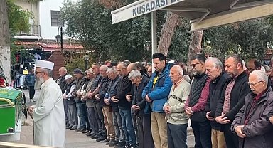 Kafeye dalan otomobilin altında kalmıştı