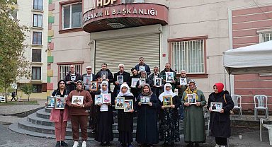 Kanser hastası anne evladının yolunu gözlüyor