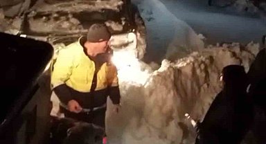 Kar kalınlığının 1,5 metre olduğu yaylada 12 kişi mahsur kaldı