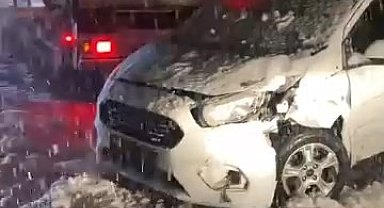 Kar, kazayı beraberinde getirdi: Elazığ- Malatya karayolu trafiğe kapandı