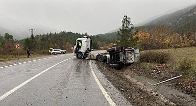 Karabük'te azot tankeri devrildi