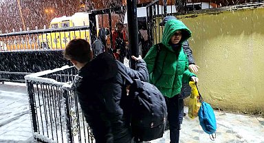 Karda mahsur kalan 21 kişiyi, AFAD kurtardı