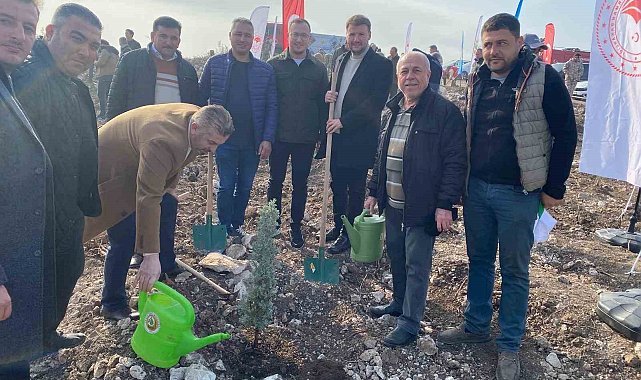 Karesi AK Parti İlçe kongre sonrası fidanlar toprakla buluştu