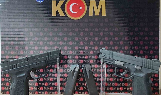Kargo gönderisinde ruhsatsız tabancalar ele geçirildi