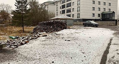Karlıova'ya mevsimin ilk karı düştü