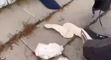 Kars'ta İranlı kuryeyi ayağındaki büyük ayakkabılar ele verdi