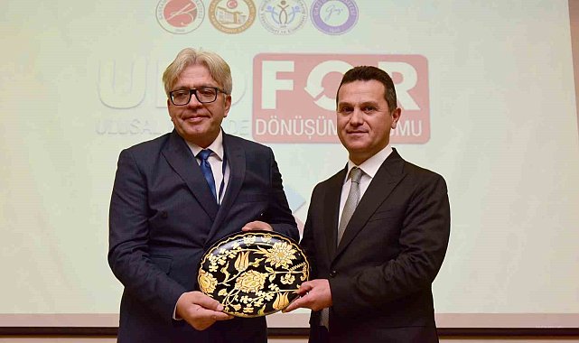 Kastamonu Üniversitesi Rektörü Topal: "Gençlerimizi modern, popüler kültürün insafına terk edemeyiz"