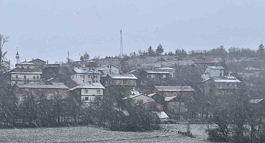 Kastamonu'da kar yağışı başladı, yollar beyaza büründü