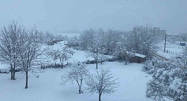 Kavak, beyaz gelinliğini giydi
