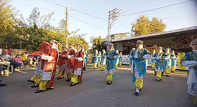 Kayışlı'da mahalle halkı buğday ekimini şenlik ile kutladı