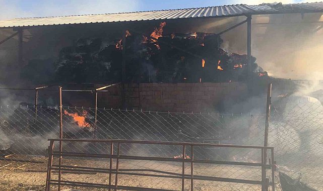 Kaynak makinesinden çıkan yangında 750 saman balyası kül oldu