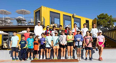 Kemer'de minik tenisçileri bir araya getiren turnuva