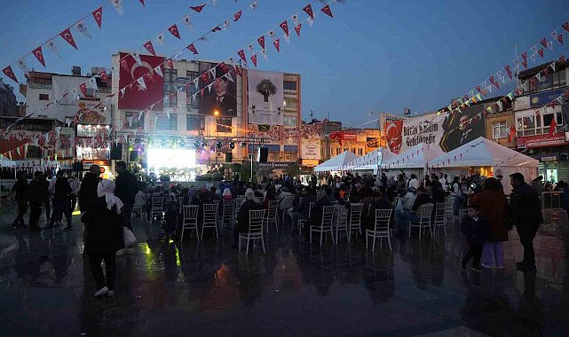 Kilis'te Zeytin Festivali'ndeki konsere yoğun ilgi