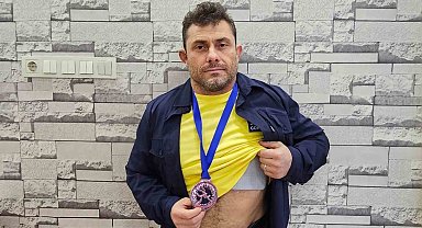 Kırık kaburgasına rağmen pes etmedi, dünya üçüncüsü oldu