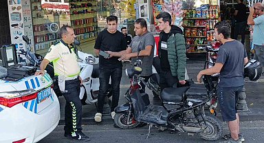 Kırmızı ışık ihlali yapan elektrikli bisiklet, motosiklete çarptı:1 yaralı