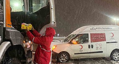 Kızılcahamam'da kar mağdurlarına Kızılay'dan sıcak çay ikramı