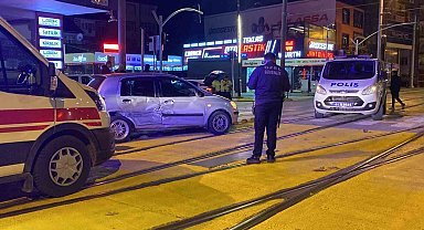 Kocaeli'de 2 araç kazaya karıştı: 1 yaralı