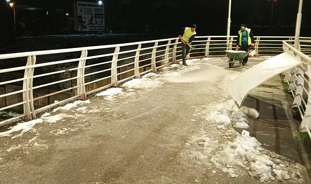 Kocaeli'nde üst geçitlere buzlanma müdahalesi