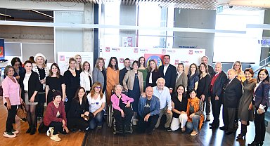 Kolejli yazarlardan ahde vefa buluşması