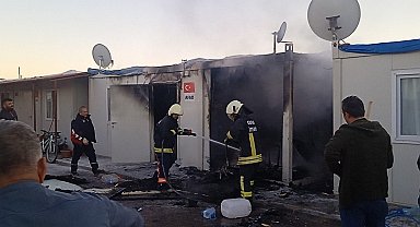 Konteyner cayır cayır yandı