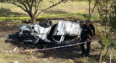 Kontrolden çıkıp bahçeye uçan araç yanarak küle döndü: 2 ölü