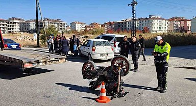 Konya'da motosiklet otomobile çarptı: 1 yaralı