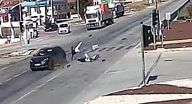 Konya'da otomobille çarpışan motosikletli yaralandı