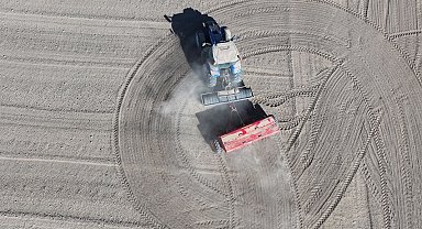 Konya'da atıl araziler ekonomiye kazandırılıyor... 800 dekarlık atıl arazide kuraklığa yerli buğday ekimi