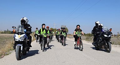 Konya'da liseliler doğa ve kültüre pedal çevirdi