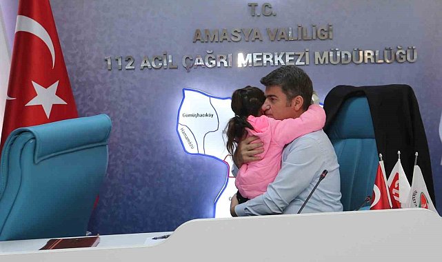 Küçük kız toplantıda Vali Bakan'a sarıldı: "İnsanı yaşat ki devlet yaşasın"