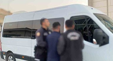 Kuşadası'nda çeşitli suçlardan aranan şüpheli yakalandı